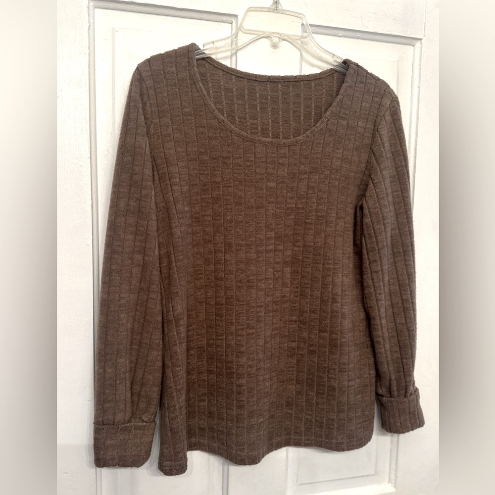 Ladies Crewneck Ribbed Tunic Sweater. Size Large.